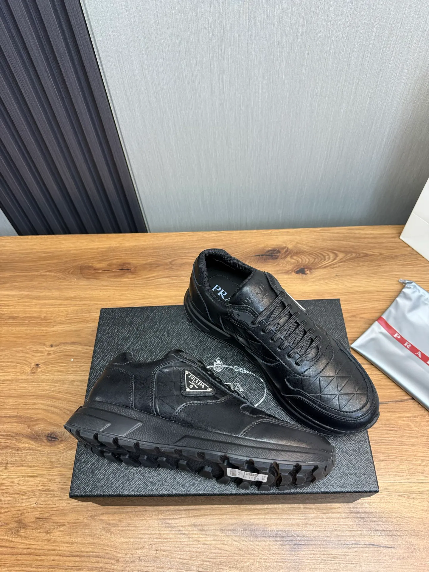 Men's shoes 520💰 [PRADA] Men's shoes are popular in the counter, official website is synchronized, high-quality shipments ✔️Original cowhide splicing + cowhide lining, 1🆚1 replica, original original sole, 38-45 (45 customized, non-refundable)